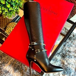 Brand new in box Valentino stiletto boots with gold details. Gorgeous! Size 37